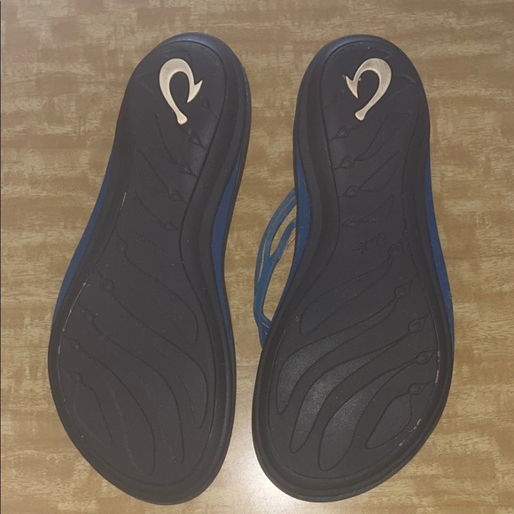 OluKai Blue and Black Sandals size 7 - Picture 5 of 8